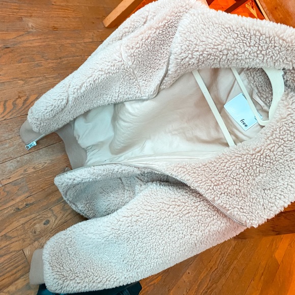 Aritzia Wilfred Free Teddy Sanders - Picture 2 of 5